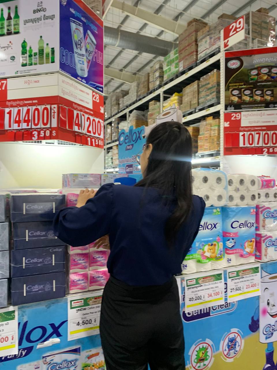 Makro Marketplace Display